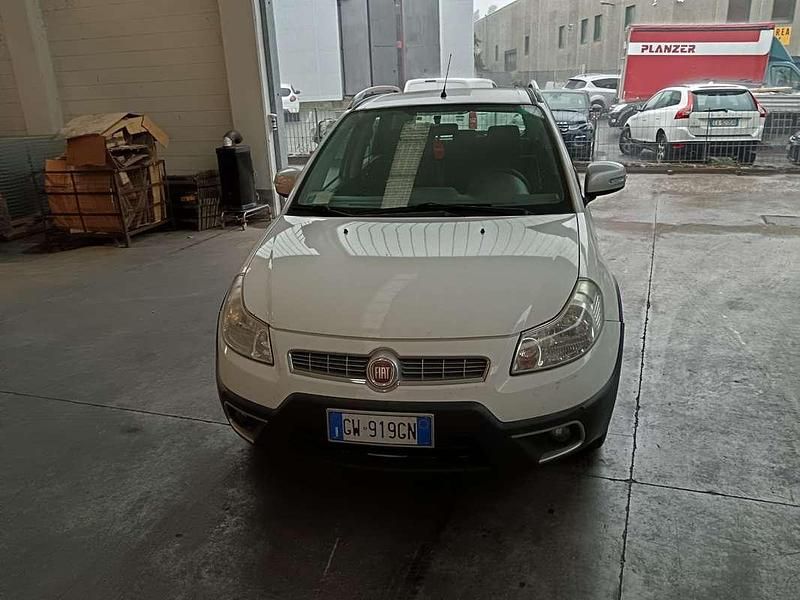 Bianco Usata 2012 Fiat Sedici Emotion SUV | 8000 € (Molto cara) - Immagine 1/4