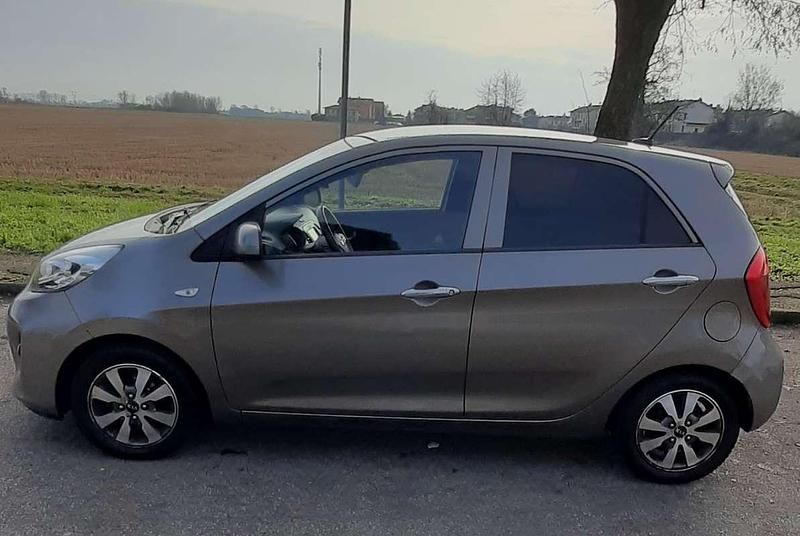 Usata Kia Picanto 67 CV (49 kW) 2016 Grigio Utilitaria