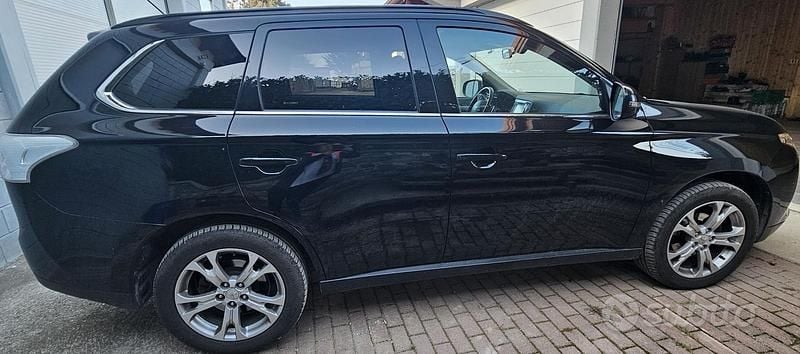 Usata Mitsubishi Outlander Instyle 150 CV (110 kW) 2014 Nero SUV