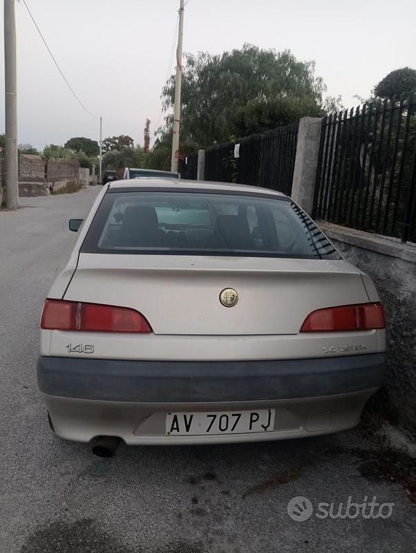 Usata Alfa Romeo 146 103 CV (75 kW) 1997 Grigio Utilitaria