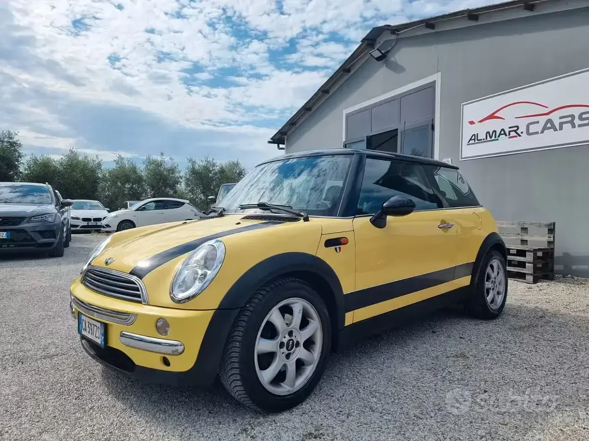 Usata Mini ONE 90 CV (66 kW) 2002 Giallo Utilitaria