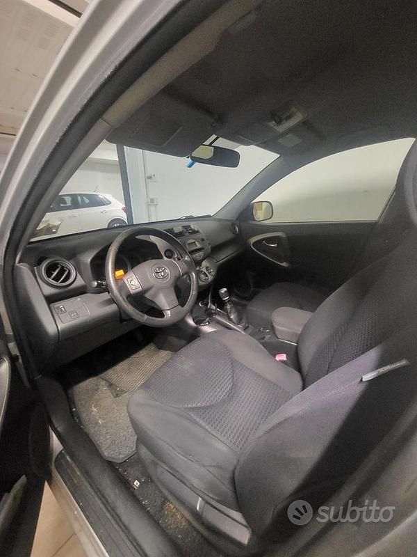 Usata Toyota RAV4 136 CV (100 kW) 2007 Grigio SUV
