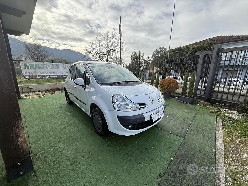 Usata Renault Modus 90 CV (66 kW) 2011 Bianco Monovolume