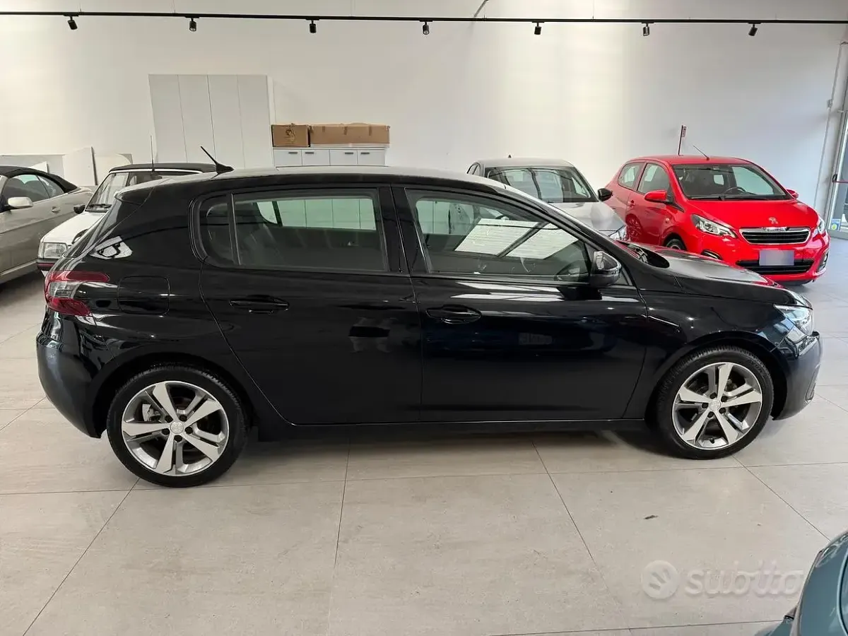 Usata Peugeot 308 102 CV (75 kW) 2019 Nero Berlina