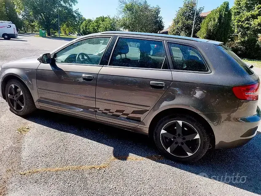 Usata Audi A3 Sportback 105 CV (77 kW) 2011 Grigio Utilitaria