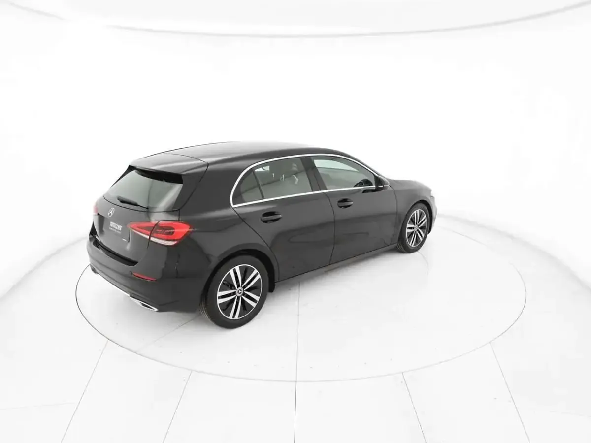 Usata Mercedes A180 116 CV (85 kW) 2020 Nero Berlina