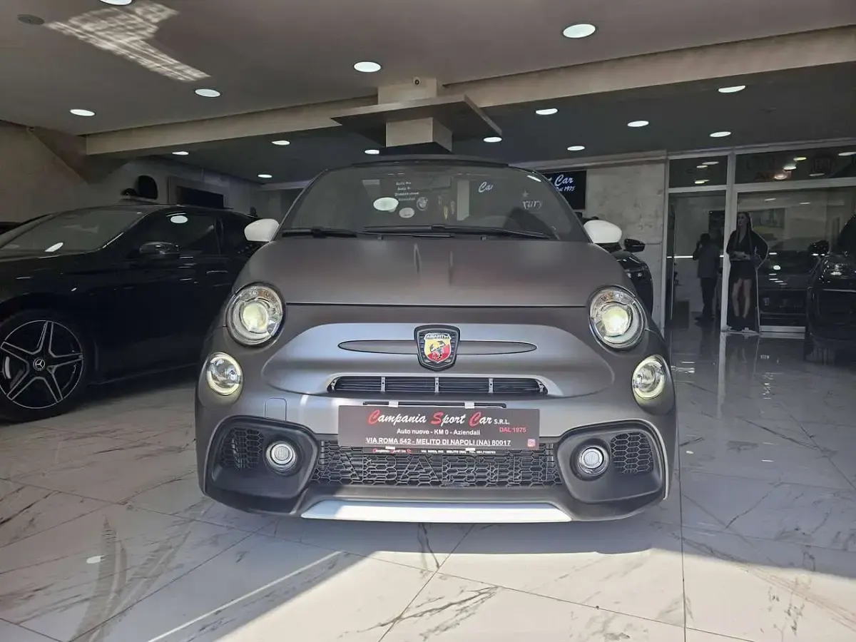 Usata Abarth 595C 179 CV (131 kW) 2022 Grigio moda satinato Cabrio