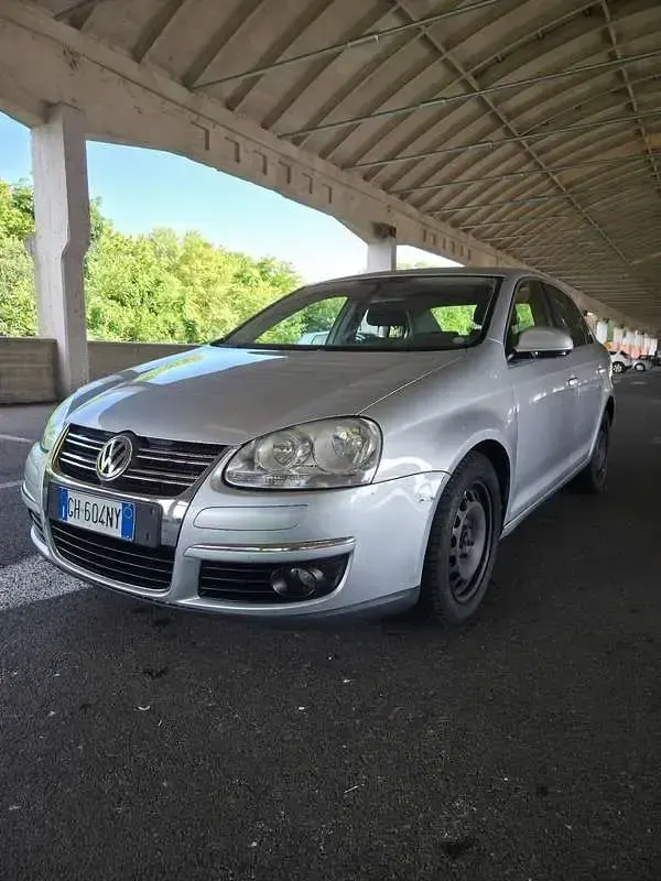Usata VW Jetta Comfortline 105 CV (77 kW) 2008 Grigio Berlina