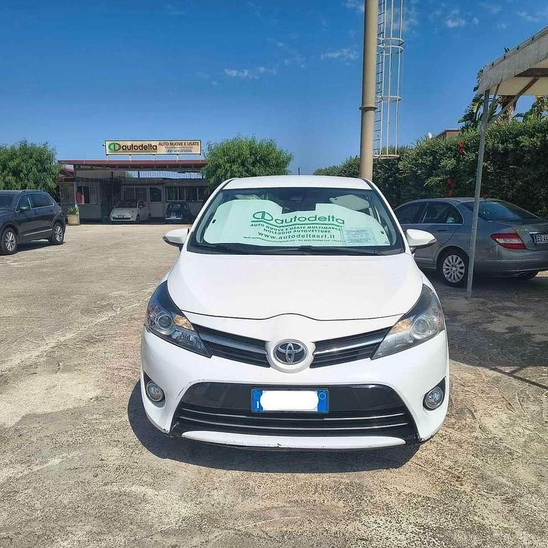 Bianco Usata 2016 Toyota Verso Active Monovolume | 9900 € (Molto cara) - Immagine 1/4