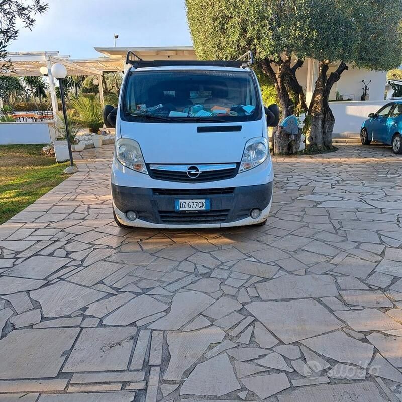 Bianco Usata 2009 Opel Vivaro Monovolume | 7000 € (Buon prezzo) - Immagine 1/3