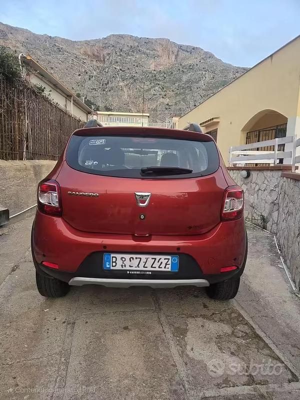 Usata Dacia Sandero Stepway 90 CV (66 kW) 2015 Berlina