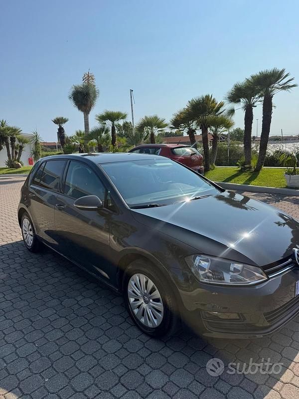Marrone Usata 2016 VW Golf VII Trendline Tre volumi | 8500 € (Super prezzo) - Immagine 1/4