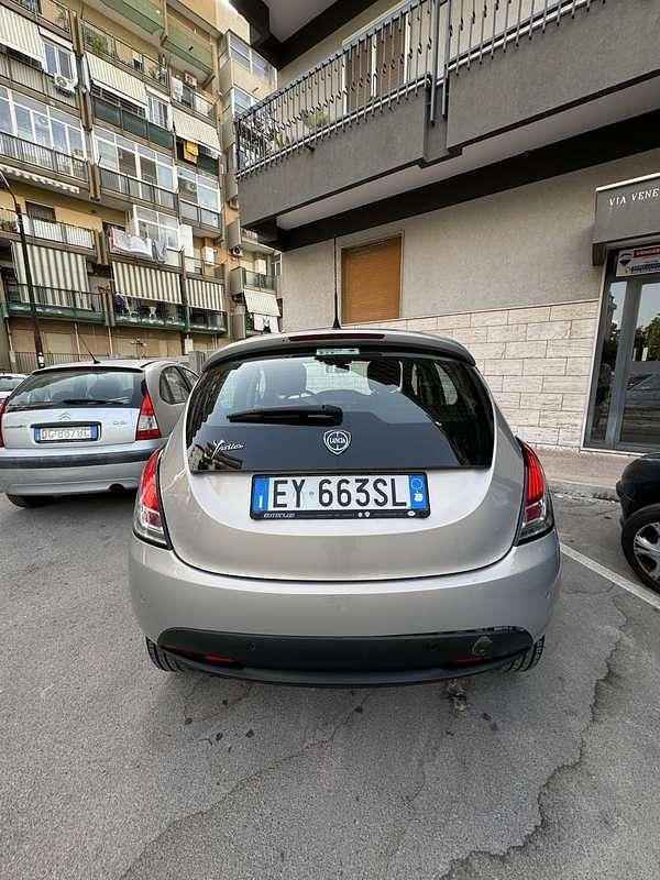 Usata Lancia Ypsilon Gold 80 CV (58 kW) 2015 Utilitaria
