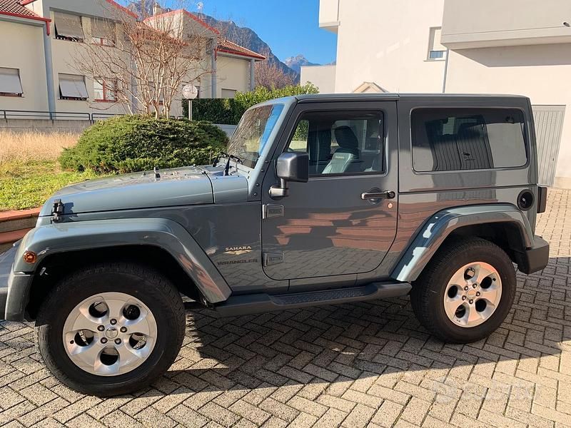 Usata Jeep Wrangler Sahara 200 CV (147 kW) 2015 Grigio SUV