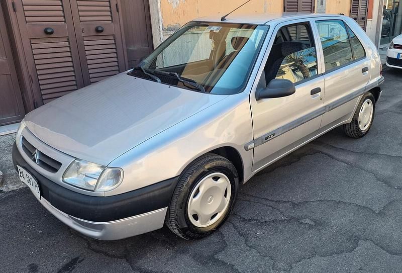 Usata Citroën Saxo 57 CV (41 kW) 1998 Argento Utilitaria