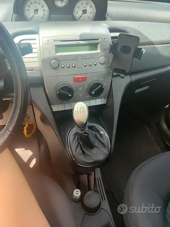 Usata Lancia Ypsilon 77 CV (56 kW) 2009 Grigio Utilitaria