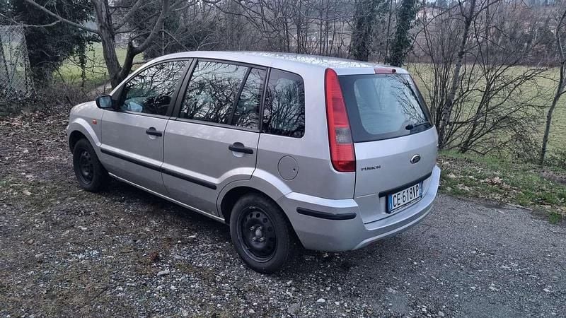 Usata Ford Fusion Zetec 68 CV (50 kW) 2002 Argento Utilitaria