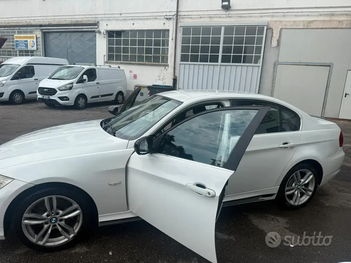 Usata BMW 318 M Sport 143 CV (105 kW) 2011 Bianco Berlina