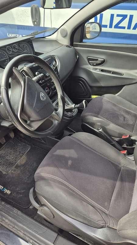 Usata Lancia Ypsilon Gold 95 CV (69 kW) 2015 Nero Utilitaria