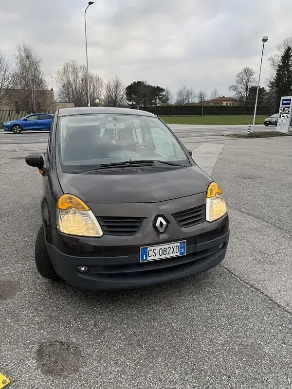 Usata Renault Modus Privilege 75 CV (55 kW) 2005 Marrone Monovolume