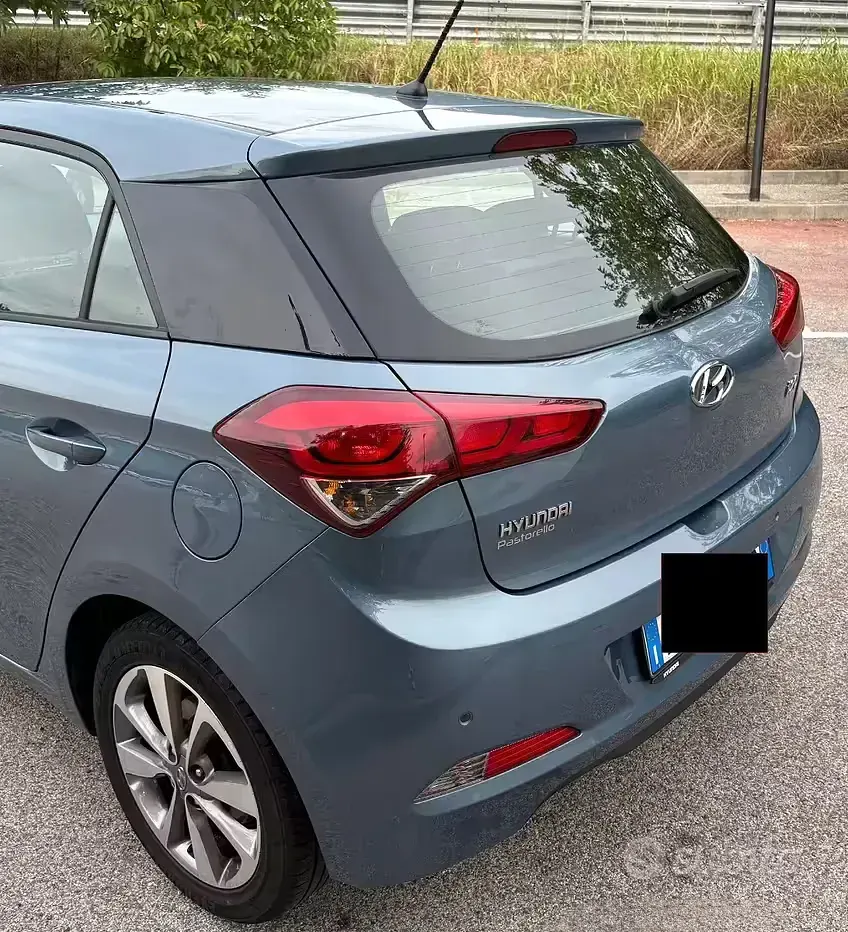 Usata Hyundai i20 75 CV (55 kW) 2015 Grigio Berlina