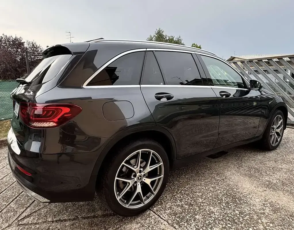 Usata Mercedes GLC300 Premium Plus 245 CV (180 kW) 2020 Nero SUV