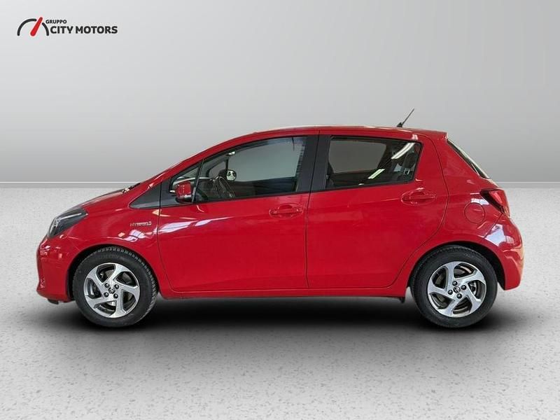 Usata Toyota Yaris Hybrid Active 100 CV (73 kW) 2016 Rosso Berlina