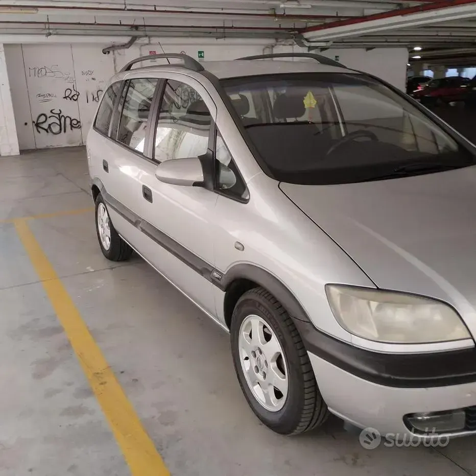 Usata Opel Zafira 125 CV (91 kW) 2002 Grigio Monovolume
