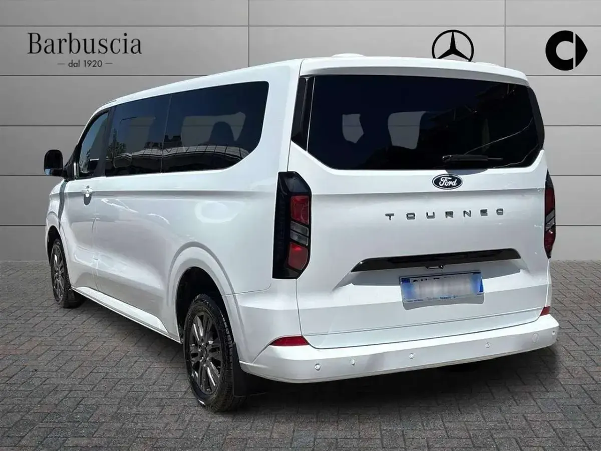 Usata Ford Tourneo Custom 136 CV (100 kW) 2024 Bianco Furgone