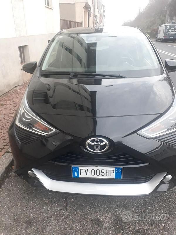 Usata Toyota Aygo 72 CV (52 kW) 2019 Nero Utilitaria