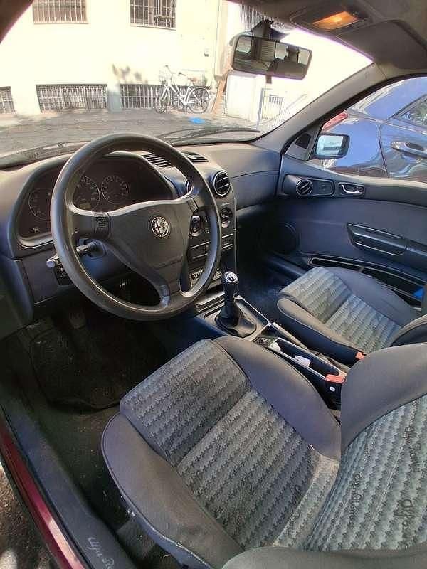 Usata Alfa Romeo 145 103 CV (75 kW) 1999 Rosso Utilitaria