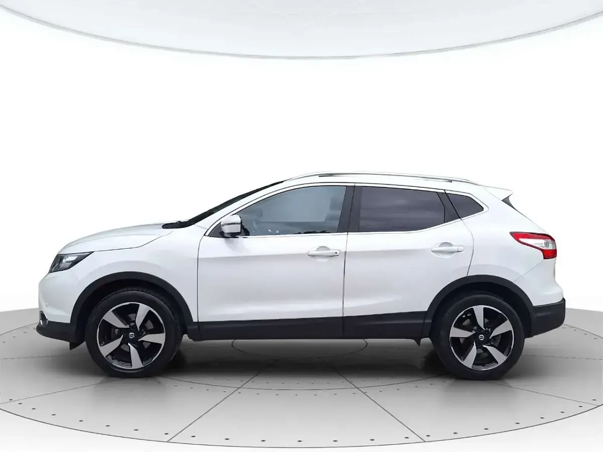 Usata Nissan Qashqai N-Connecta 131 CV (96 kW) 2016 Bianco SUV