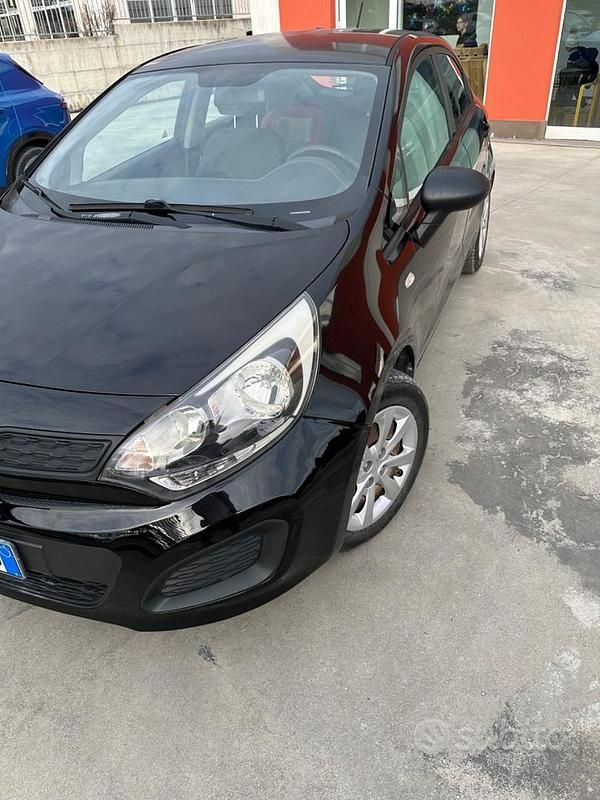 Usata Kia Rio EX 75 CV (55 kW) 2012 Nero Berlina