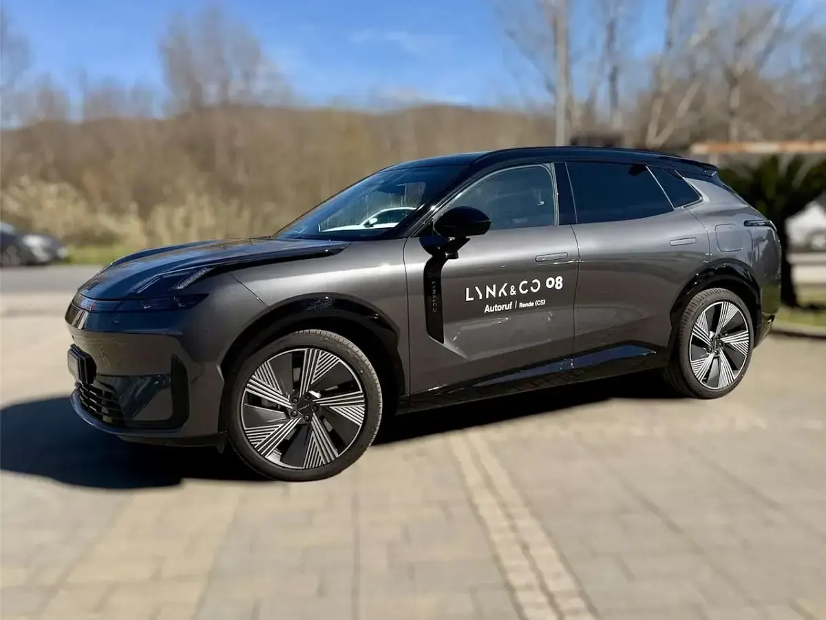 Usata Lynk & Co 08 139 CV (102 kW) 2026 Storm gray SUV