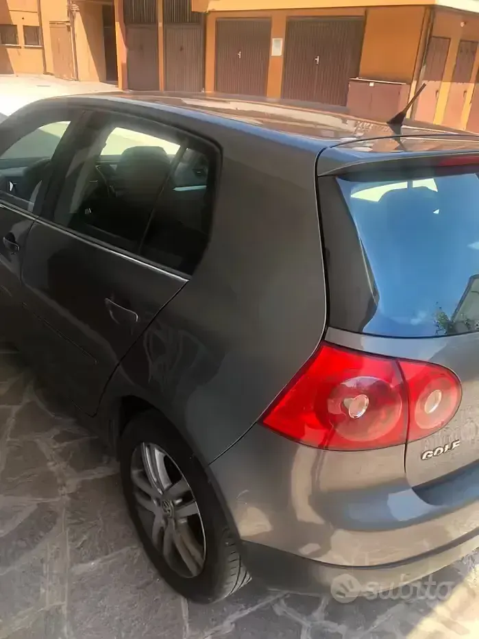 Usata VW Golf V 102 CV (75 kW) 2007 Grigio Berlina