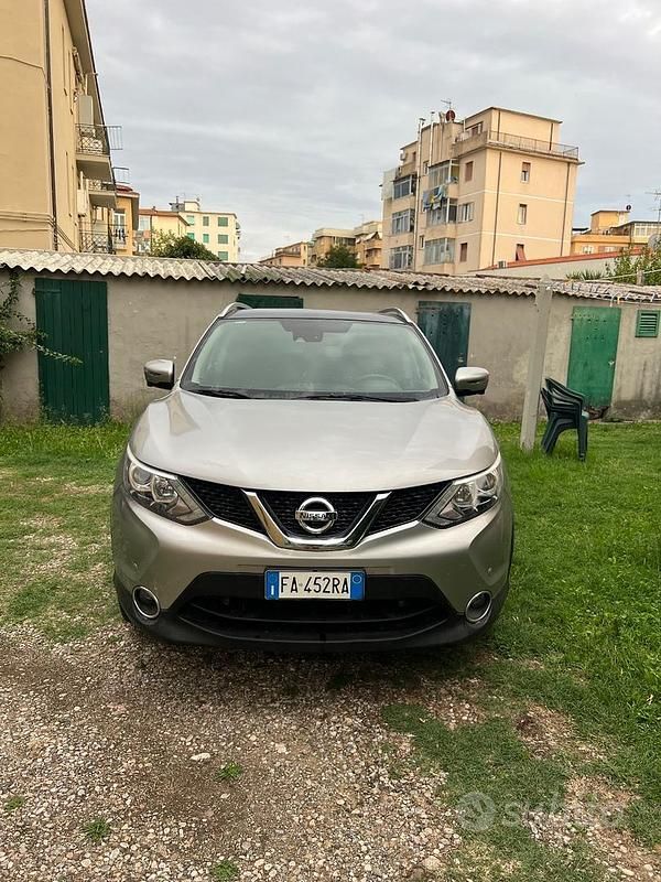 Grigio Usata 2016 Nissan Qashqai SUV | 9500 € (Buon prezzo) - Immagine 1/4