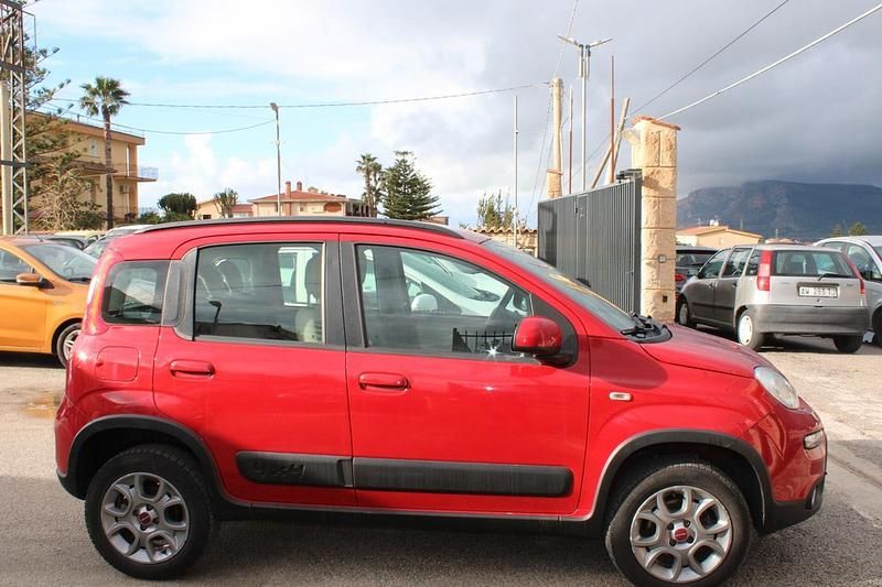 Usata Fiat Panda 4x4 S 95 CV (69 kW) 2016 Rosso Utilitaria