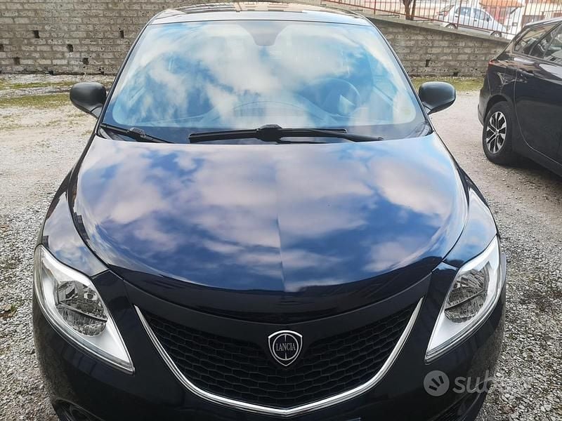 Usata Lancia Ypsilon 60 CV (44 kW) 2019 Blu Utilitaria