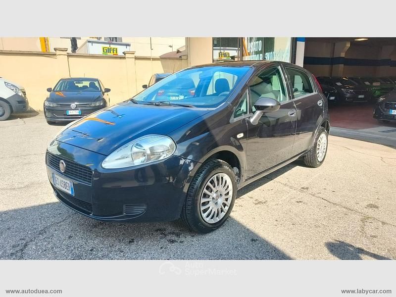 Nero Usata 2013 Fiat Grande Punto Due volumi | 3500 € (Buon prezzo) - Immagine 1/4