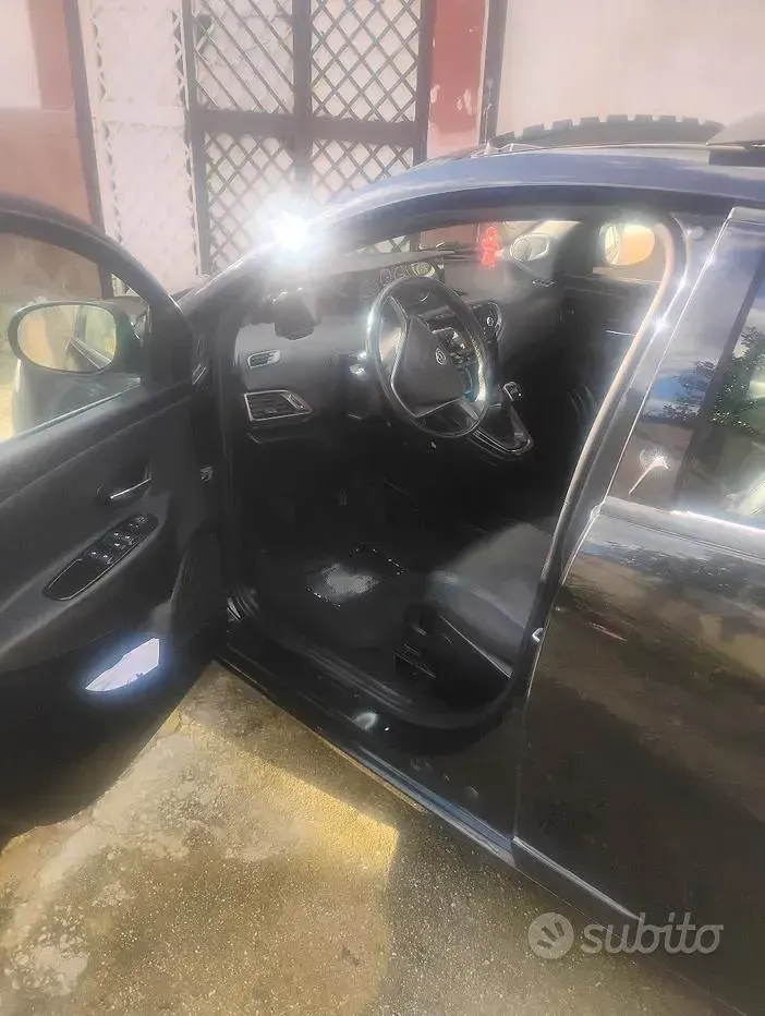 Usata Lancia Ypsilon 95 CV (69 kW) 2012 Nero Utilitaria