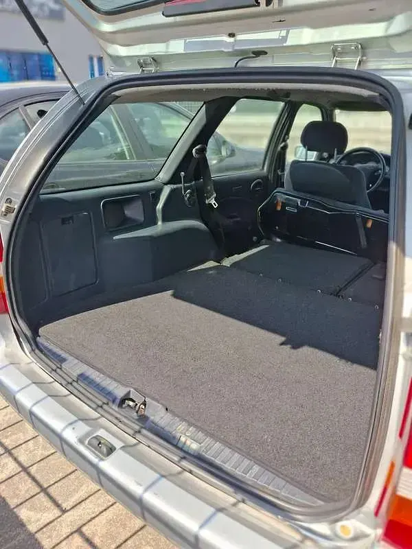 Usata Ford Escort Ghia 90 CV (66 kW) 1997 Argento Station wagon