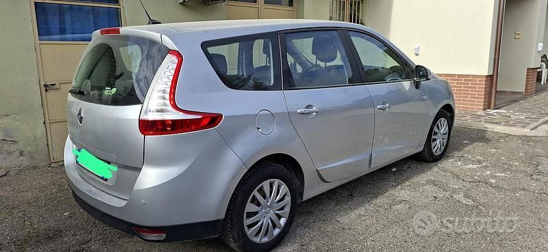 Usata Renault Grand Scénic III 110 CV (80 kW) 2014 Grigio Monovolume