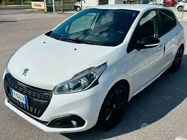 Usata Peugeot 208 82 CV (60 kW) 2018 Bianco Utilitaria