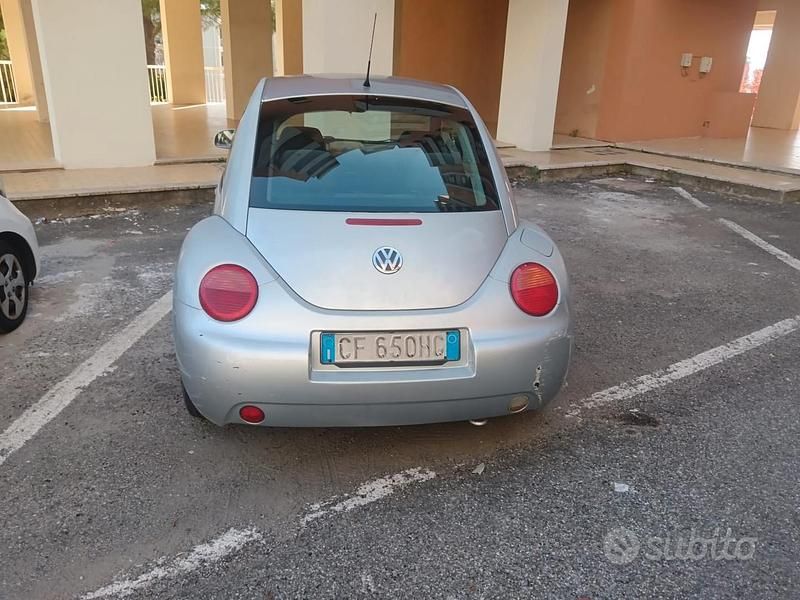 Usata VW New Beetle 101 CV (74 kW) 2003 Grigio Utilitaria