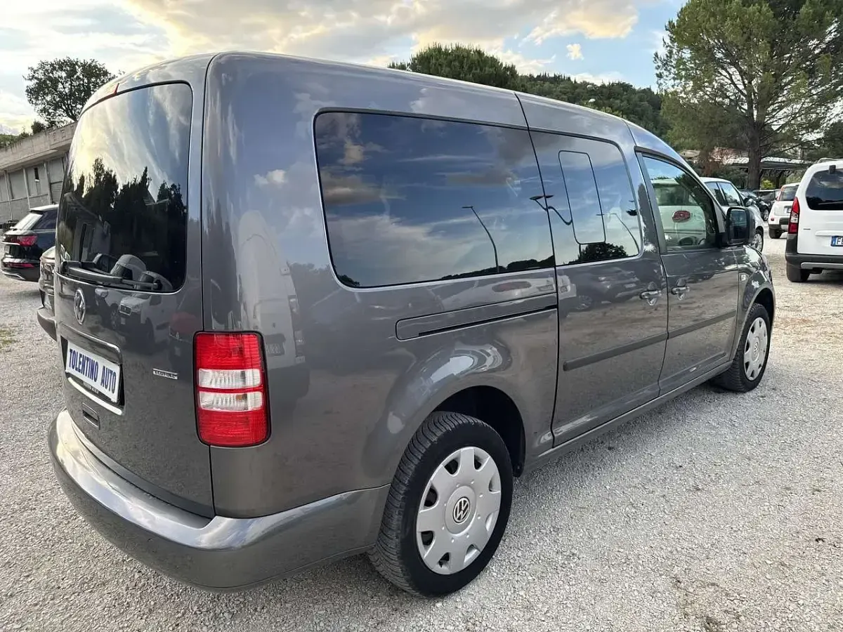 Usata VW Caddy Maxi 109 CV (80 kW) 2015 Grigio Monovolume
