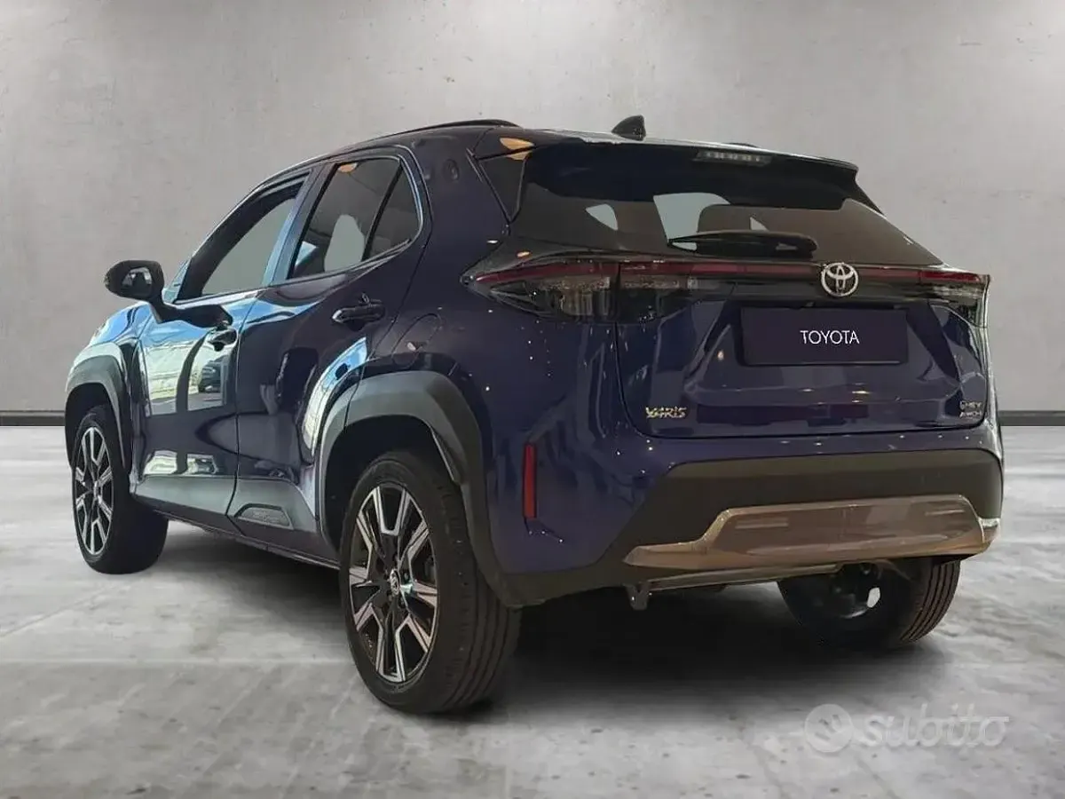 Usata Toyota Yaris Cross Lounge 130 CV (95 kW) 2025 Blu SUV