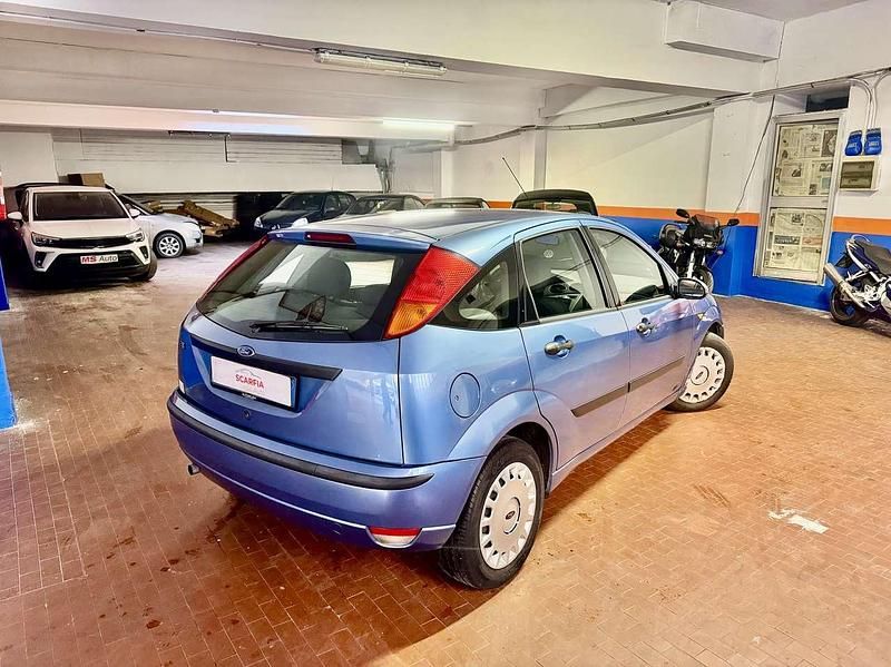 Usata Ford Focus Ghia 101 CV (74 kW) 2002 Blu/azzurro Berlina