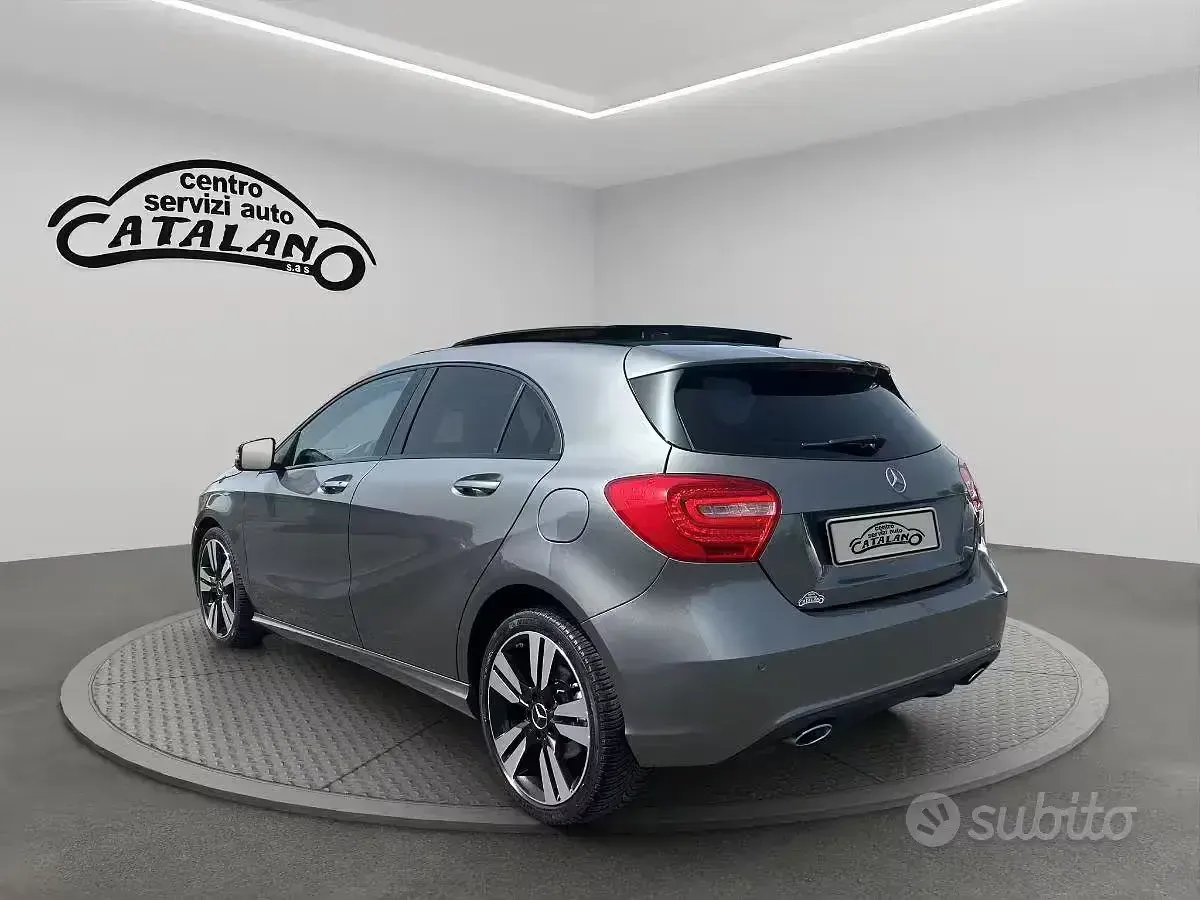 Usata Mercedes A180 Premium 109 CV (80 kW) 2015 Grigio Utilitaria