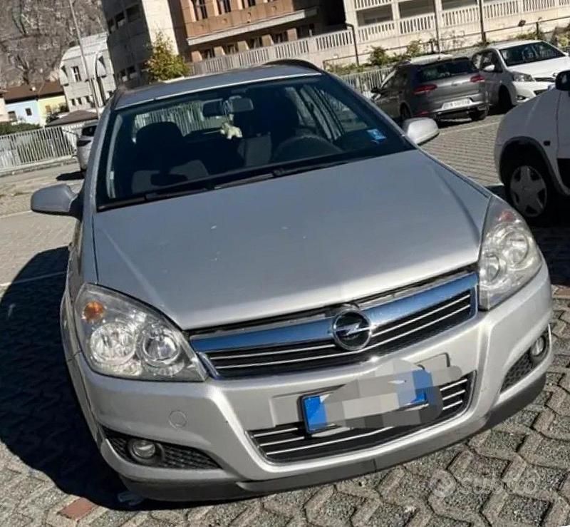 Usata Opel Astra Cosmo 125 CV (91 kW) 2008 Grigio Station wagon