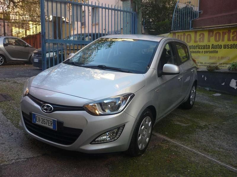 Usata Hyundai i20 Classic 84 CV (61 kW) 2014 Argento Utilitaria